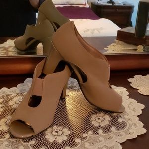 Ladies fashion suede pumps